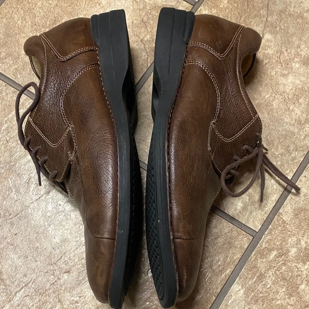 Luxurious Brown Leather 10M Oxfords Timeless Career Office Professional